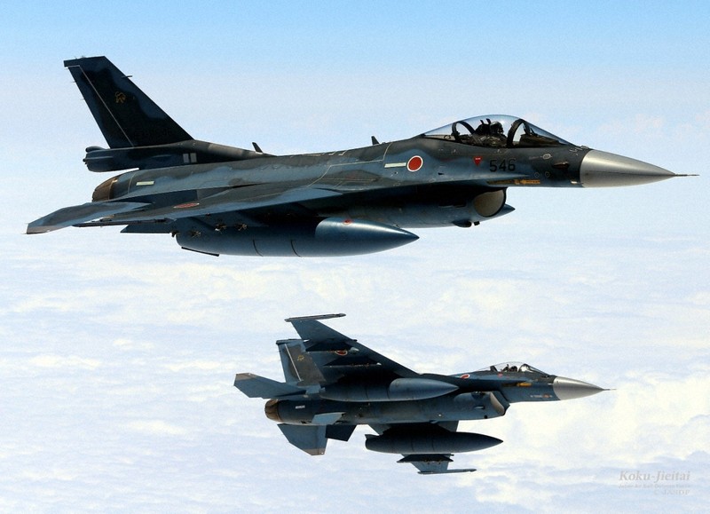 墜落の空自F2戦闘機、機体引き揚げに着手 同型機訓練、再開の意向