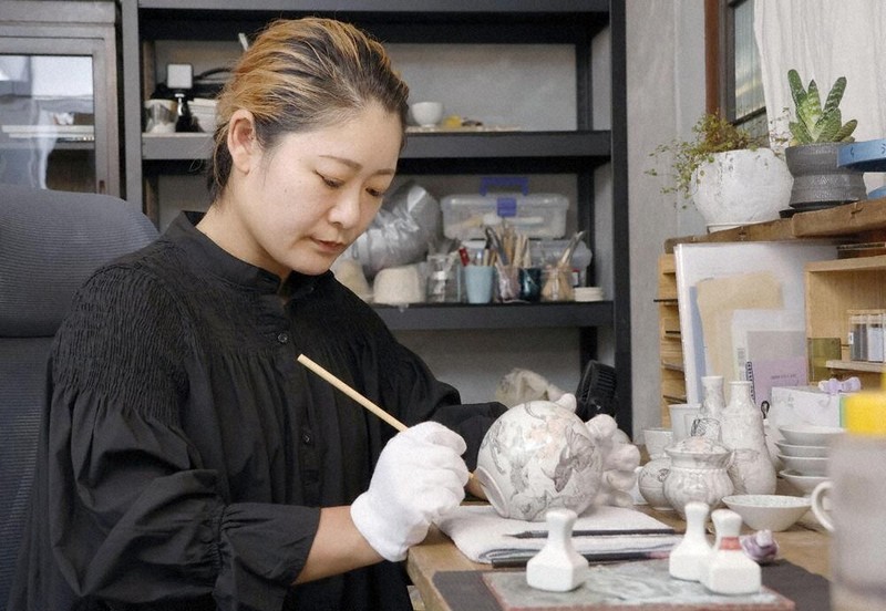 石川で伝統と生きる 自給自足憧れ移住、九谷焼作家に 加賀・松村沙世