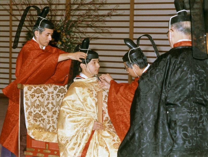 平成天皇皇后陛下御買上同手作品柿右衛門合資会社仁和作色絵錦岩牡丹文鶴首瓶　未使用 12代柿右衛門 合資会社 仁和窯作 錦色絵岩椿文蓋付碗 - メルカリ