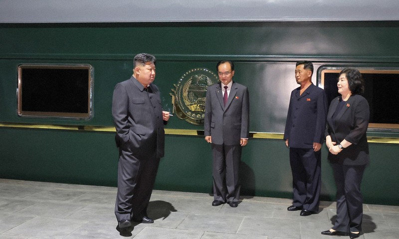 訪中の金正恩氏、専用列車は防弾機能、執務室も 時速は60キロ | 毎日新聞