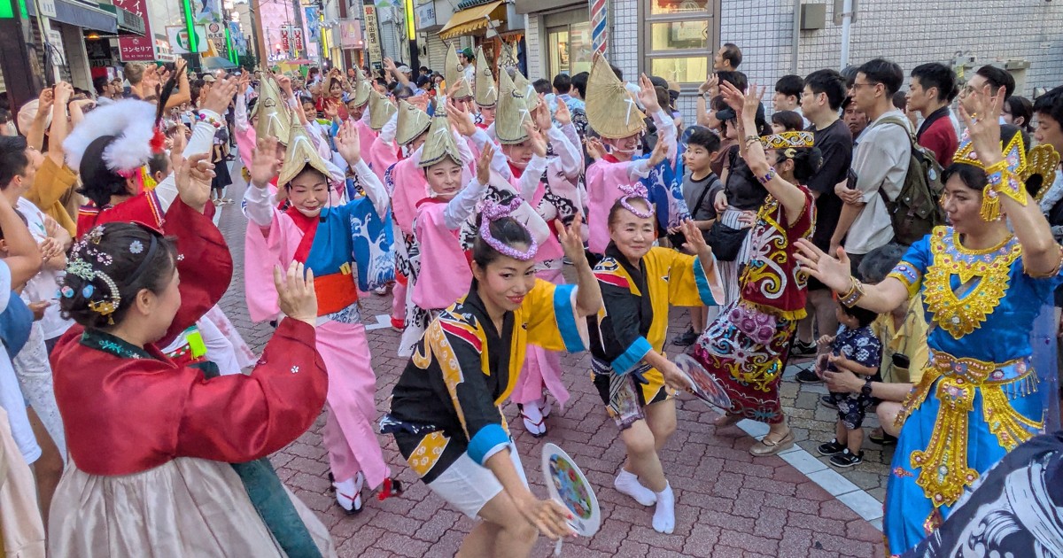 進化続ける阿波踊り 台湾衣装にサンバも 東京の最先端グループ | 毎日新聞