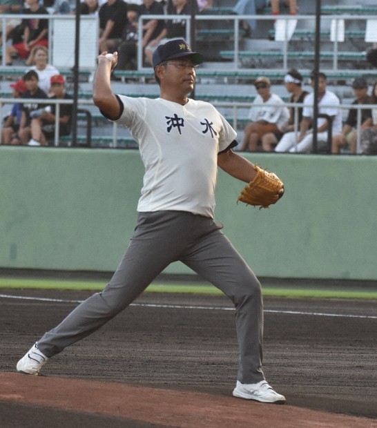 おじい、おばあ泣く」 野球に熱い沖縄で高校日本代表が地元選抜戦