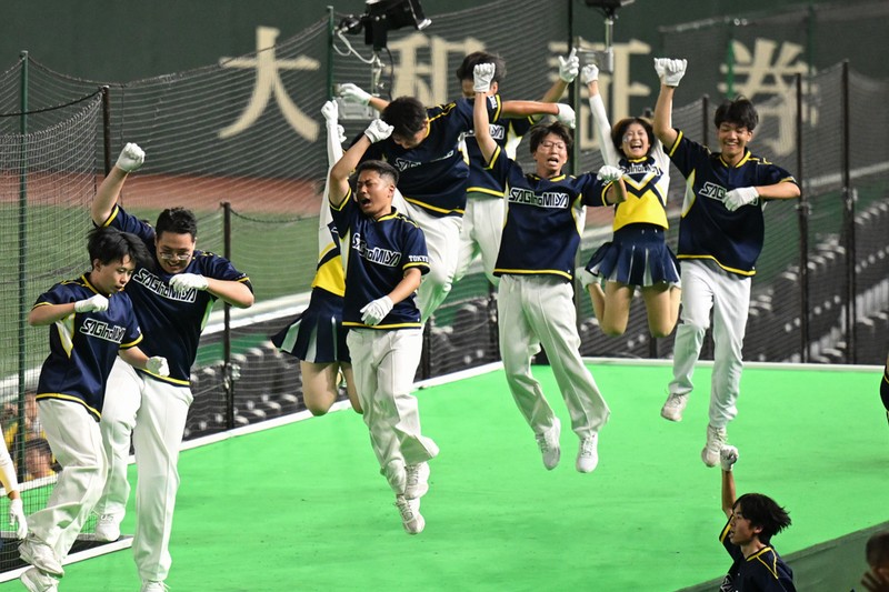 鷺宮製作所の応援団（2回戦）都市対抗野球2025 [写真特集1/35] | 毎日新聞