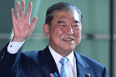 首相官邸に入り、報道陣の呼びかけに応える石破茂首相＝2025年9月3日午前9時26分、平田明浩撮影