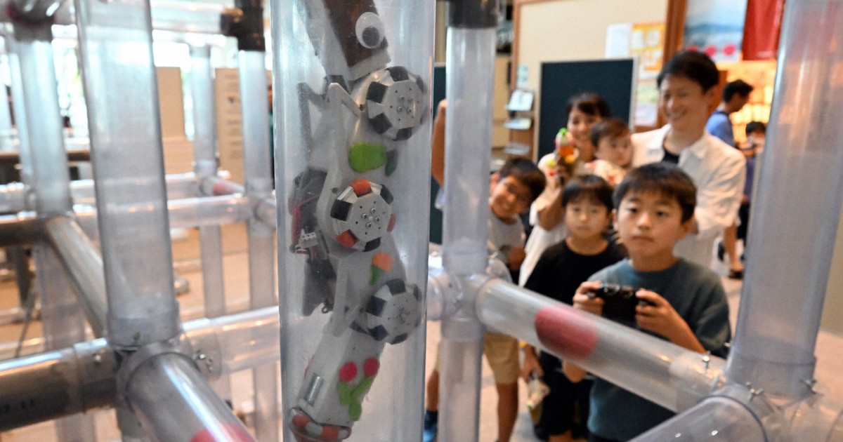 Easy Japanese news in translation: 'Mekamogura' robot race held in city of Yamagata