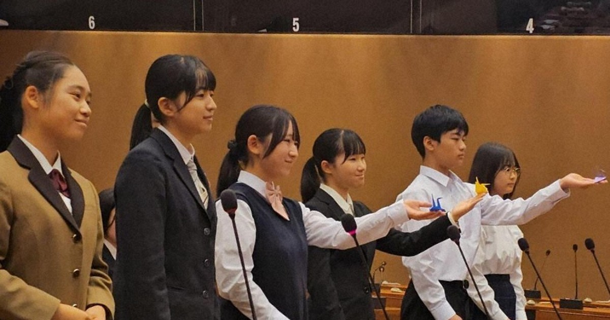 Japanese youth messengers for peace petition against nukes on UN visit