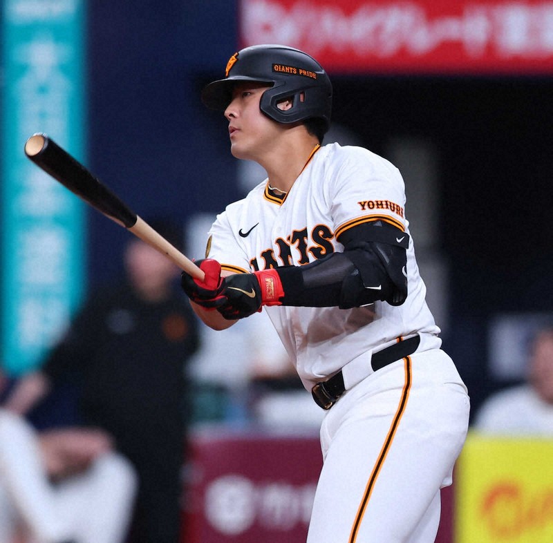 岡本和真選手実用 巨人】岡本和真が1軍に合流 東京ドームに姿を見せ早速キャッチ