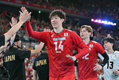 【日本－ブルガリア】ブルガリアに勝利し、笑顔を見せる石川祐希（中央）＝東京・有明アリーナで2025年9月3日、平川義之撮影