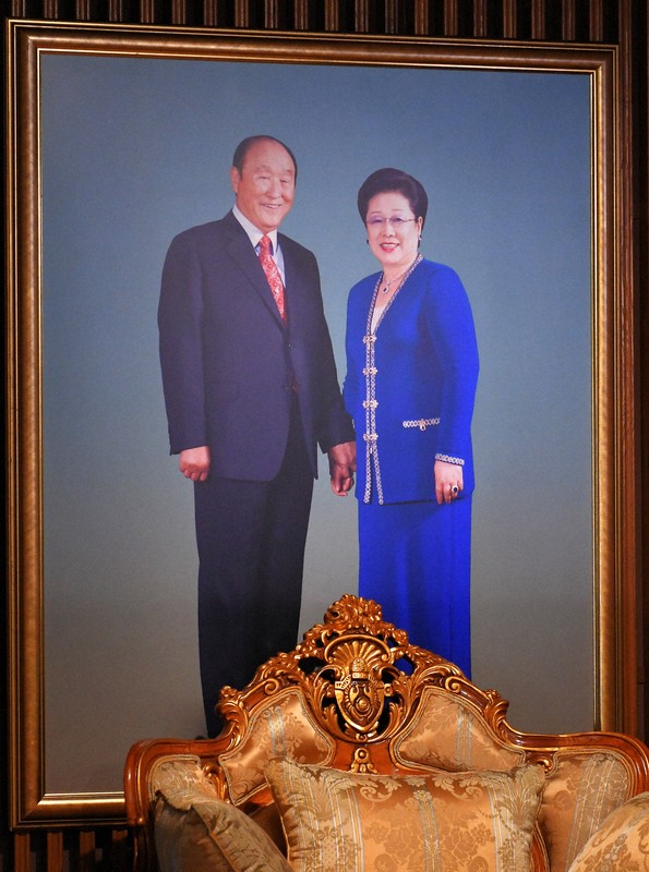 文鮮明 韓鶴子 肖像写真 額入り 統一教会 資料 コレクション 旧統一教会の韓鶴子総裁、8日の検察出頭を拒否 現地報道 | 毎日新聞