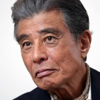 渡哲也さんは難病の子に希望を見た 共に歌った舘ひろしさんの30年