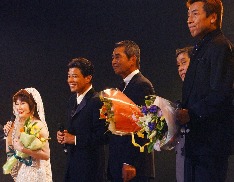 渡哲也さんは難病の子に希望を見た 共に歌った舘ひろしさんの30年