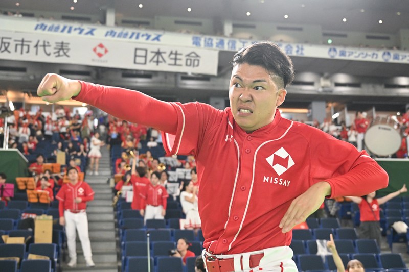 日本生命の応援団（準決勝）都市対抗野球2025 [写真特集1/41] | 毎日新聞