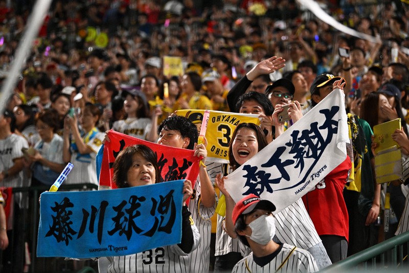 阪神タイガース 優勝記念タンブラー 甲子園 森下 石井 村上 坂本 近本