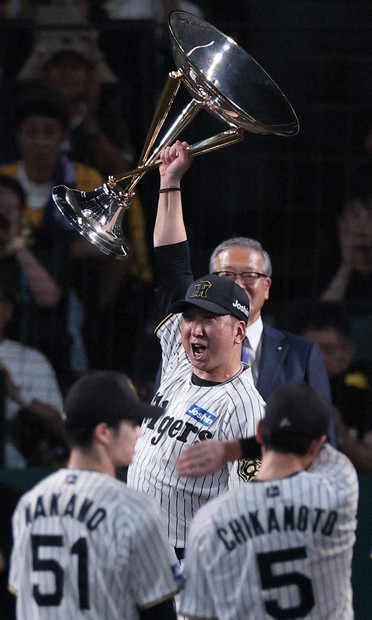 【レア】　優勝　阪神タイガース　 藤川球児 新監督　現役時代 　プロコレ 優勝の阪神・藤川監督「何が強かったか分からない、それが強さ