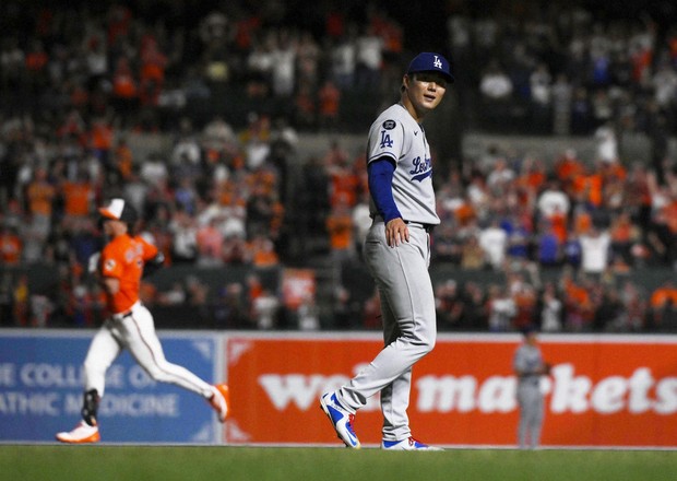 Baseball: Yoshinobu Yamamoto misses no-hitter, Dodgers
