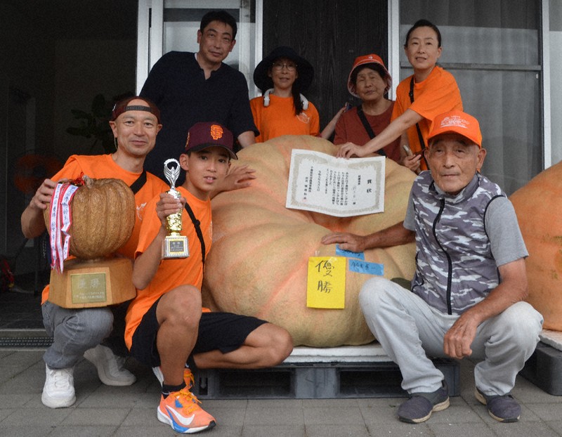 鈴木さん「力作」501キロ 鴨川・県ジャンボかぼちゃ大会V 日本一連覇に