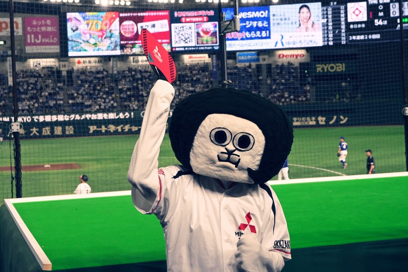 筆談で「なんとか来れた…」オカザえもんがドーム登場 都市対抗決勝