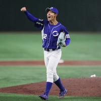第96回大会橋戸賞の春日井市・王子の九谷瑠投手＝東京ドームで2025年9月8日、小出洋平撮影