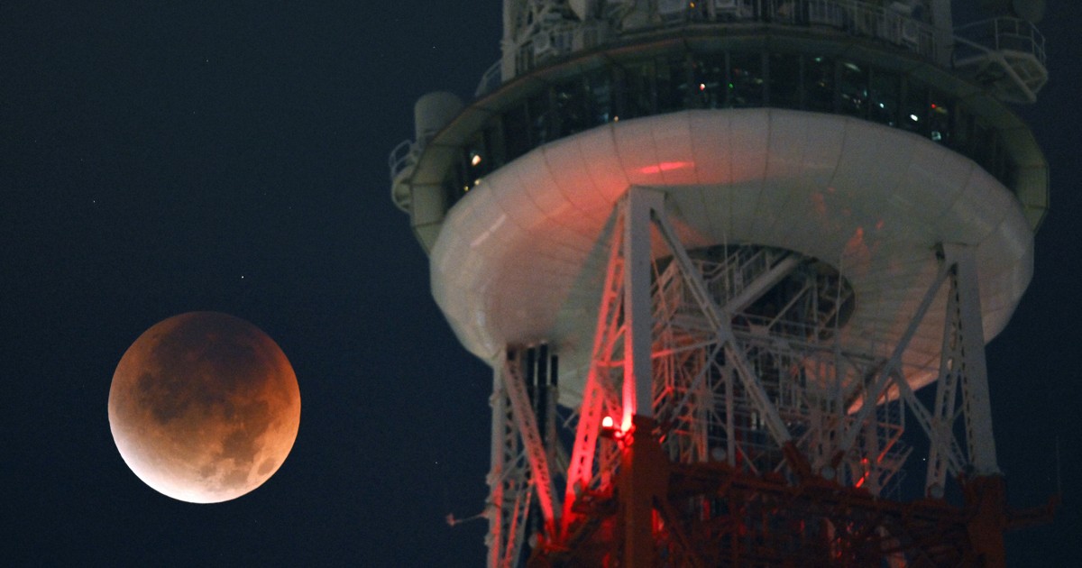 Total lunar eclipse observed across wide areas of Japan