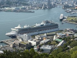 長崎港に停泊するダイヤモンド・プリンセス号＝記事中の写真はすべて筆者撮影