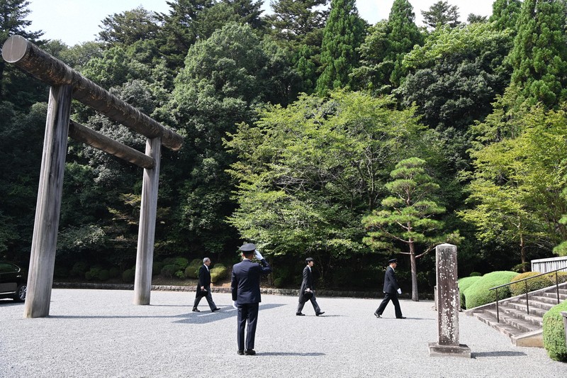 悠仁さまが昭和天皇の武蔵野陵など参拝 [写真特集1/14] | 毎日新聞