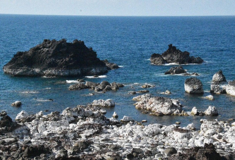 2年目の能登：海岸の白黒 溶け合って ／石川 | 毎日新聞