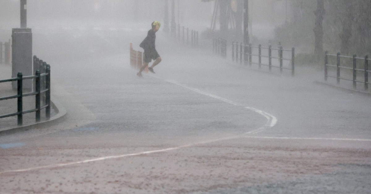 東京で激しい雷雨　世田谷・谷沢川で2カ所氾濫　都が警戒呼びかけ