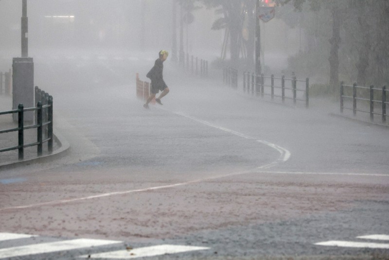 東京・神奈川に記録的短時間大雨情報 鉄道や空路に影響相次ぐ | 毎日新聞