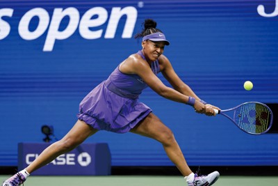 テニス全米オープン女子シングルス準決勝でプレーをする大坂なおみ （共同通信）
