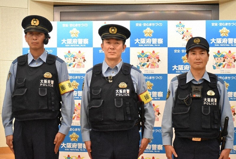 職務中にカメラ装着 府警 街頭活動などで試行導入 ／大阪 | 毎日新聞