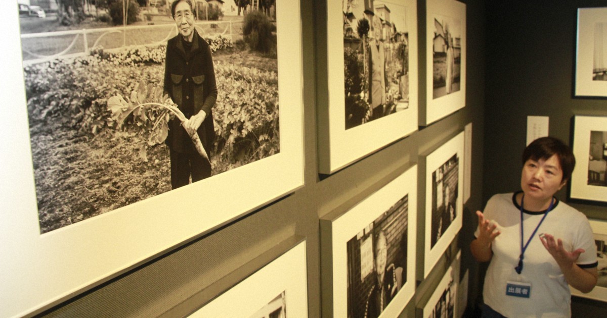 北方領土・元島民100人の「生きた証し」 3世の女性が写真集刊行 | 毎日新聞