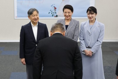 天皇ご一家が長崎入り 戦後80年、原爆犠牲者悼む 愛子さまは初 | 毎日新聞