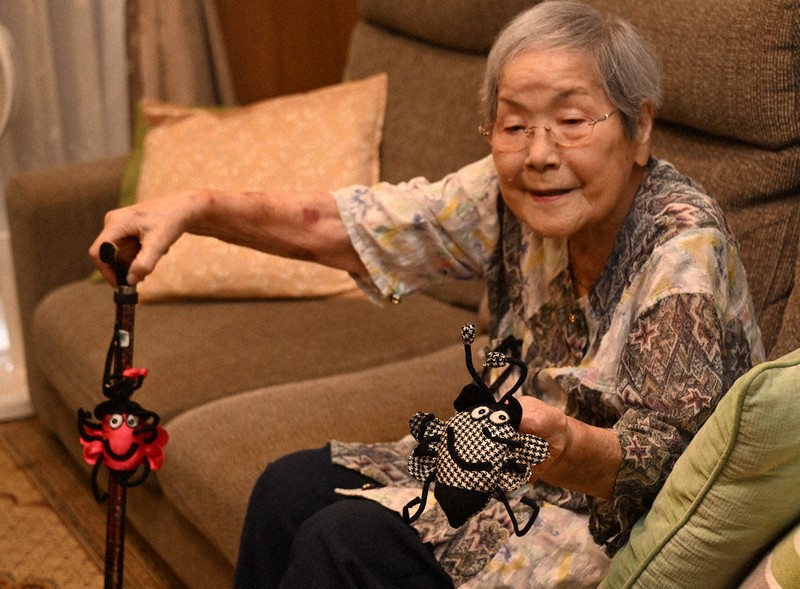 熊本スエコさん、100歳「本当に幸せ」 行橋市長が祝い状と祝い金