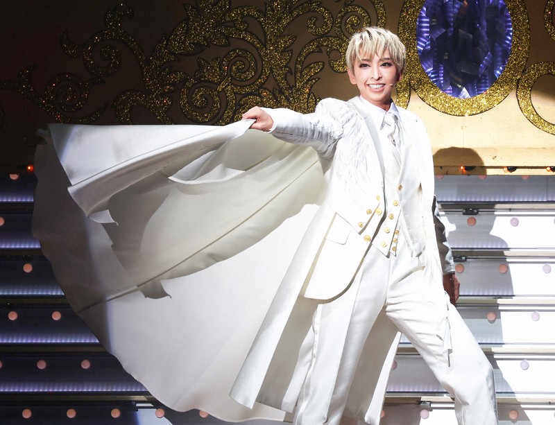 DVD宝塚宙組「BOXMAN」 舞台公演　匿名発送 Amazon.co.jp: 宝塚 宙組 BOX MAN ボックスマン DVD : パソコン