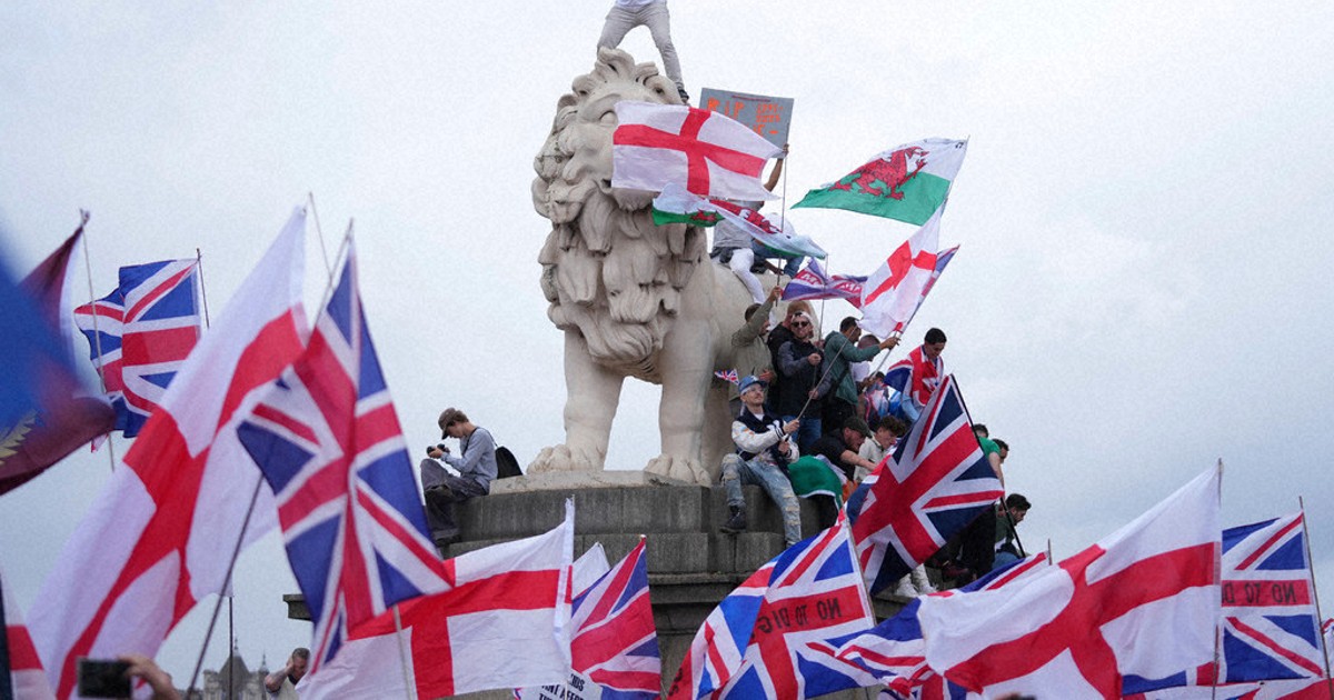 More than 100,000 attend London protest organized by far-right activist, with clashes breaking out
