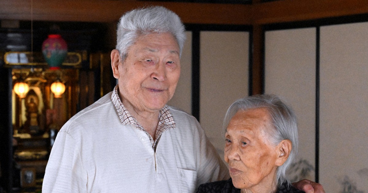 小柄　高砂　老夫婦と松　長寿　赤銅？ 小出松寿 親王 京十番 平安 黄櫨染「旧り難し、松の翠」