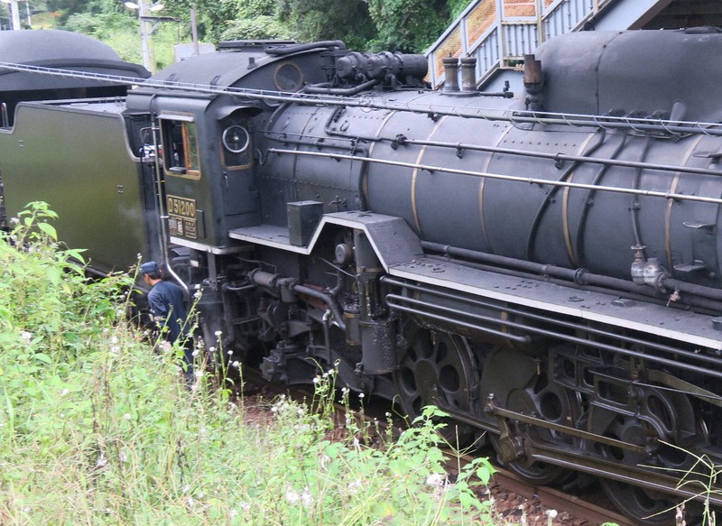 SLやまぐち号、線路上で立ち往生 乗客200人はバスで駅へ [写真特集1/4