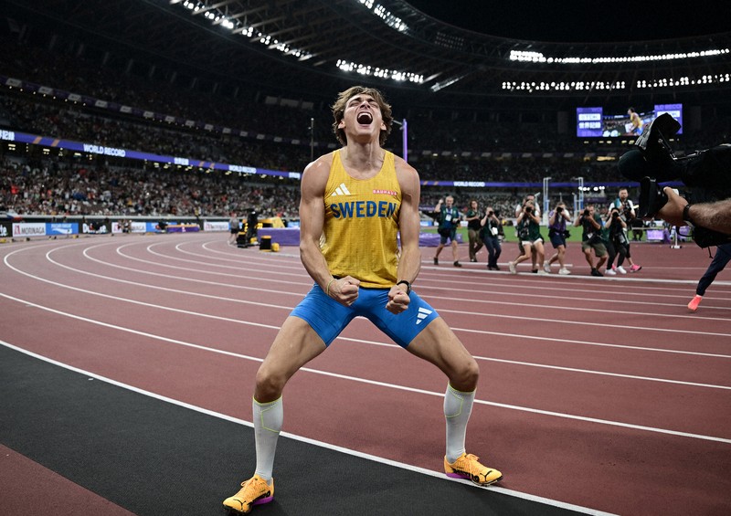 テストーニ最上級ライン　アメデオテストーニ　クロココンビ　ノルウェージャン 世界陸上男子棒高跳び デュプランティスが6m30の世界新記録 [写真特集1