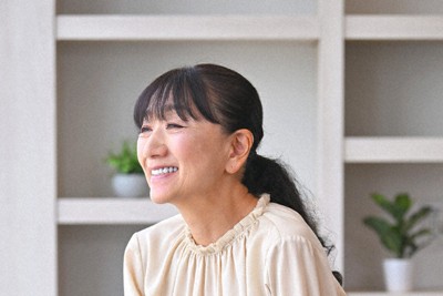 特集ワイド：内面から輝くお手伝い 元ヘアメークアップ