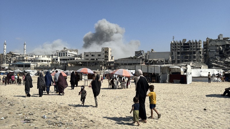 イスラエル軍、ガザで地上侵攻開始か 大規模空爆後、戦車が市内に