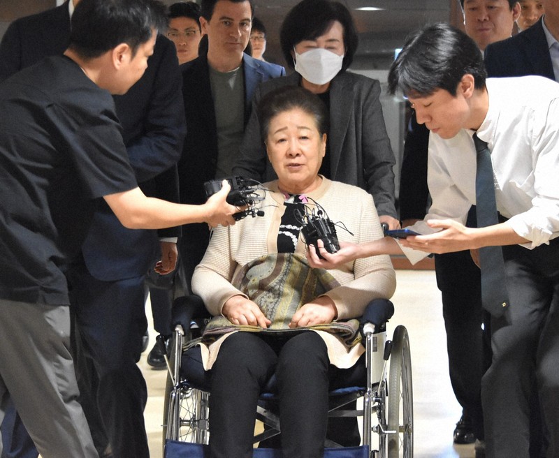 旧統一教会の韓鶴子総裁「していない!」と叫ぶ 不正関与を否定 | 毎日新聞