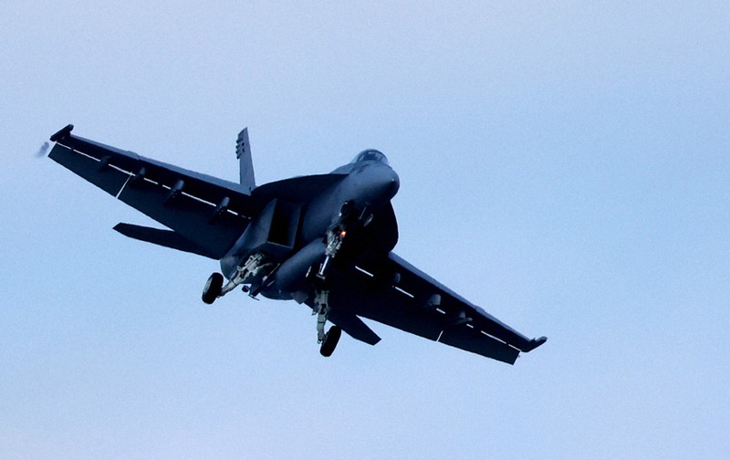 米軍、岩国基地で陸上空母離着陸訓練を開始 地元市長は反対 | 毎日新聞