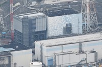 燃料デブリの試験的な取り出しが行われた東京電力福島第1原発の2号機＝福島県で2024年8月22日、本社ヘリから宮間俊樹撮影