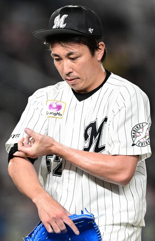 ロッテ益田投手、ロッカー殴り骨折 250セーブ目前に…全治数カ月 | 毎日新聞