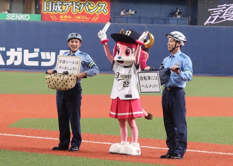 自転車にもヘルメット！ 京セラドーム オリックス戦 府警、交通安全