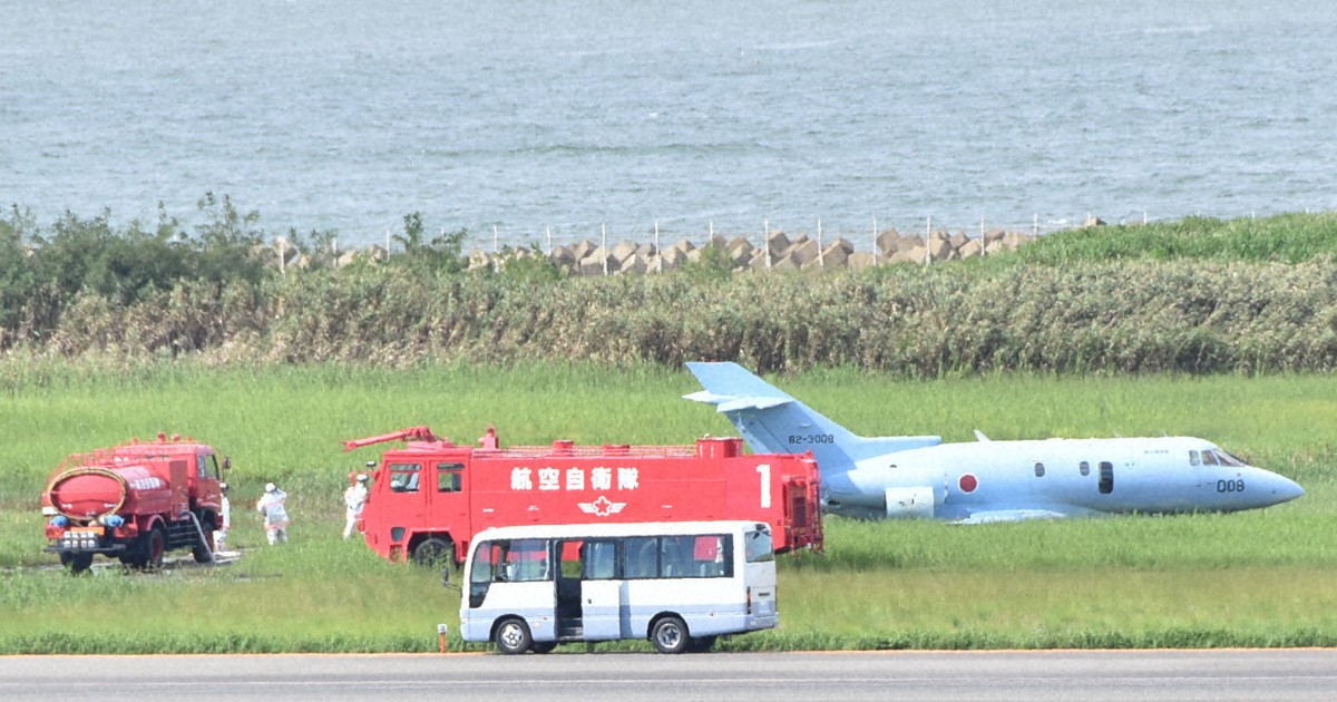 空自の救難捜索機、新潟空港で滑走路を逸脱 けが人なし | 毎日新聞