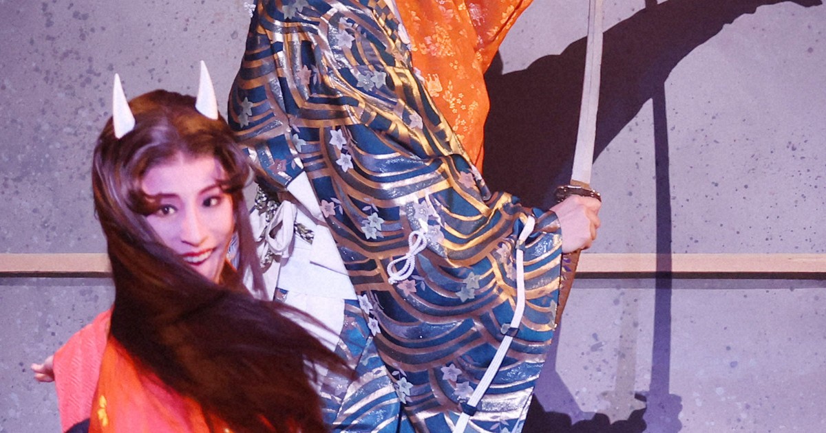 OSK日本歌劇団「EXPO2025‼ REVUE OSAKA」開幕 [写真特集7/30] | 毎日新聞