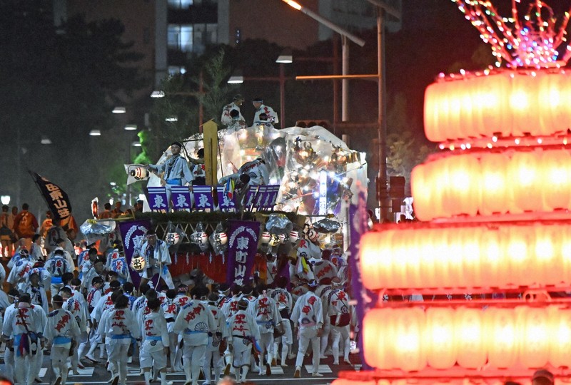 北九州で「わっしょい百万夏まつり」開幕 猛暑対策で9月開催 | 毎日新聞