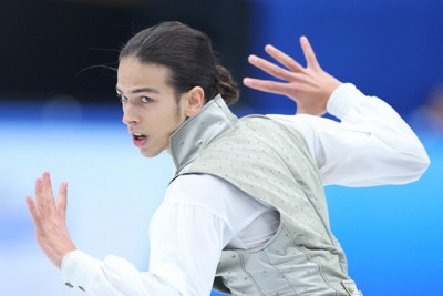 AINグメンニクが優勝、ロシア勢男子も五輪へ フィギュア最終予選