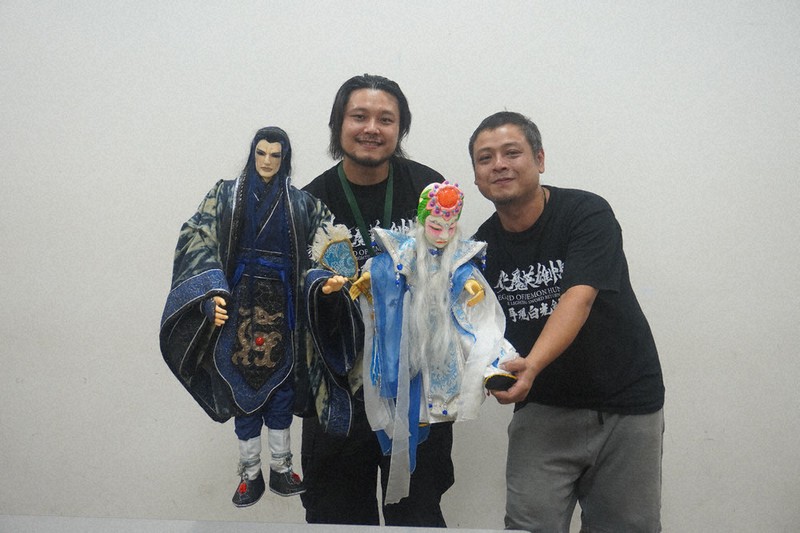 台湾の伝統的人形劇「布袋戯」上演 迫力の舞台、最新の演出技術で